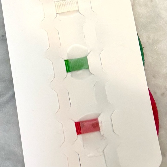 Claire’s Christmas Hair Clip Bows set of 4 & 2 Scrunchies, New - Picture 9 of 12